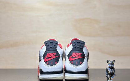 Jordan 4 Fire Red | US8.5